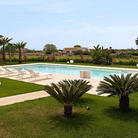 Villa Paradiso With Private Pool, Bbq Area, Huge Garden And Free Parking Μόντικα Εξωτερικό φωτογραφία
