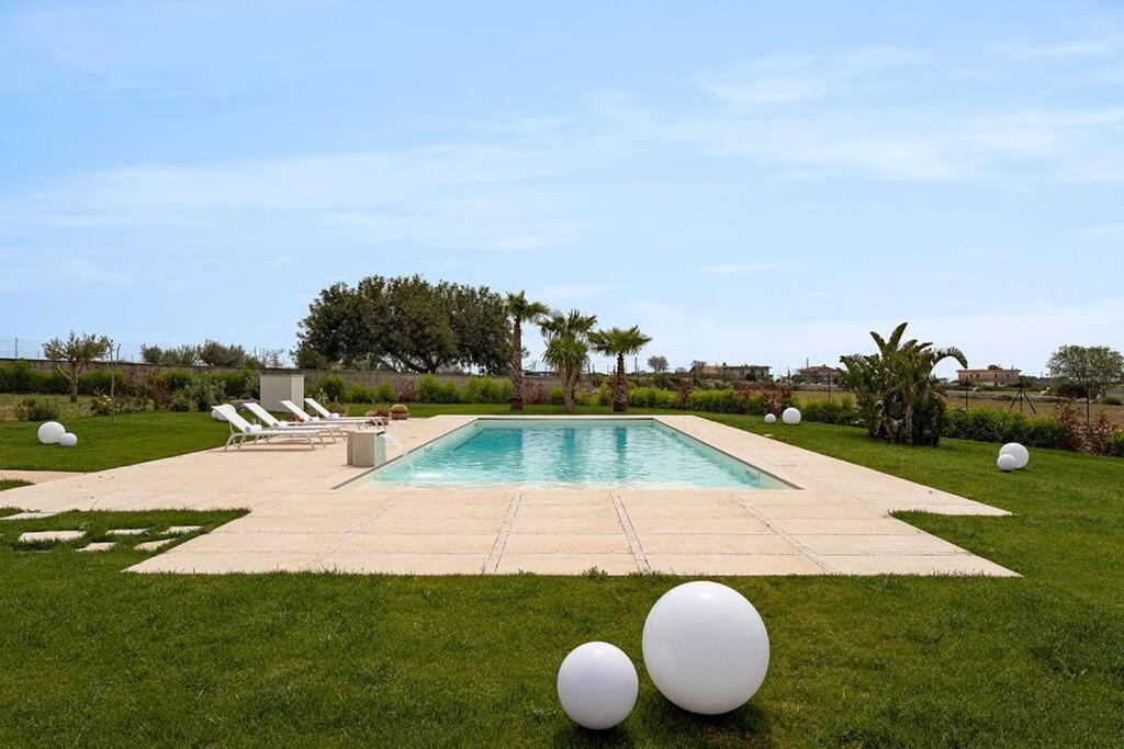 Villa Paradiso With Private Pool, Bbq Area, Huge Garden And Free Parking Μόντικα Εξωτερικό φωτογραφία