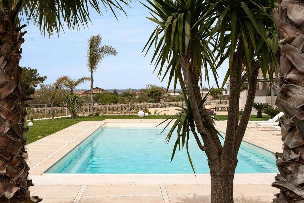 Villa Paradiso With Private Pool, Bbq Area, Huge Garden And Free Parking Μόντικα Εξωτερικό φωτογραφία