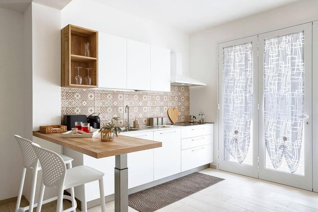 Villa Paradiso With Private Pool, Bbq Area, Huge Garden And Free Parking Μόντικα Εξωτερικό φωτογραφία